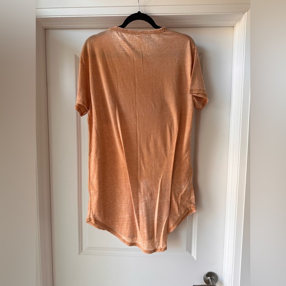 Urban Outfitters Men’s Long T-shirt - Picture 2 of 3